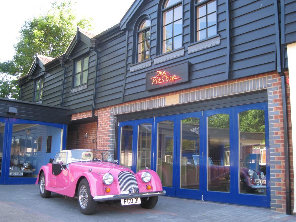 The Pitstop Little Hallingbury  Buitenkant foto